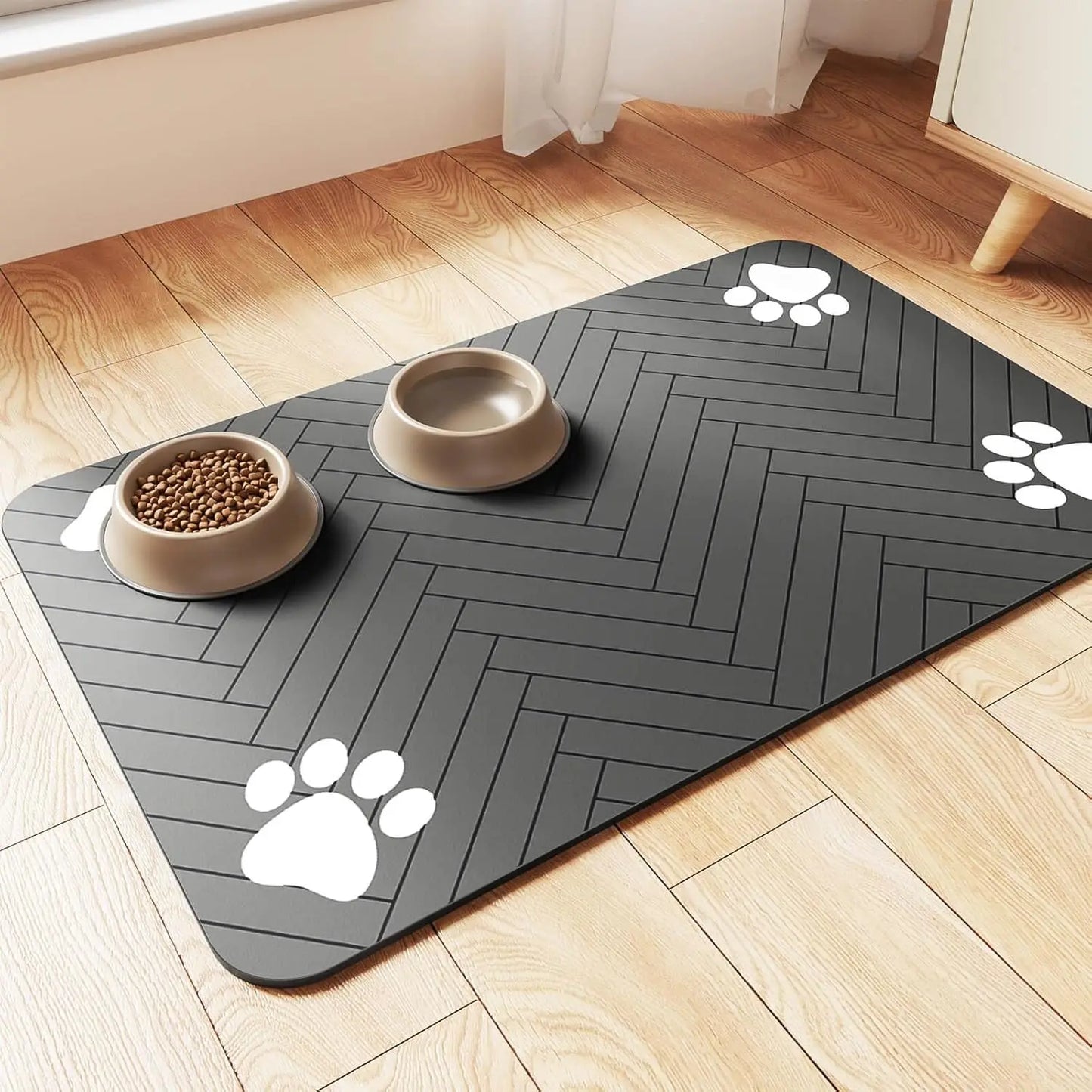 Tapis de gamelle noir pour chien – Propre et chic en toutes tailles